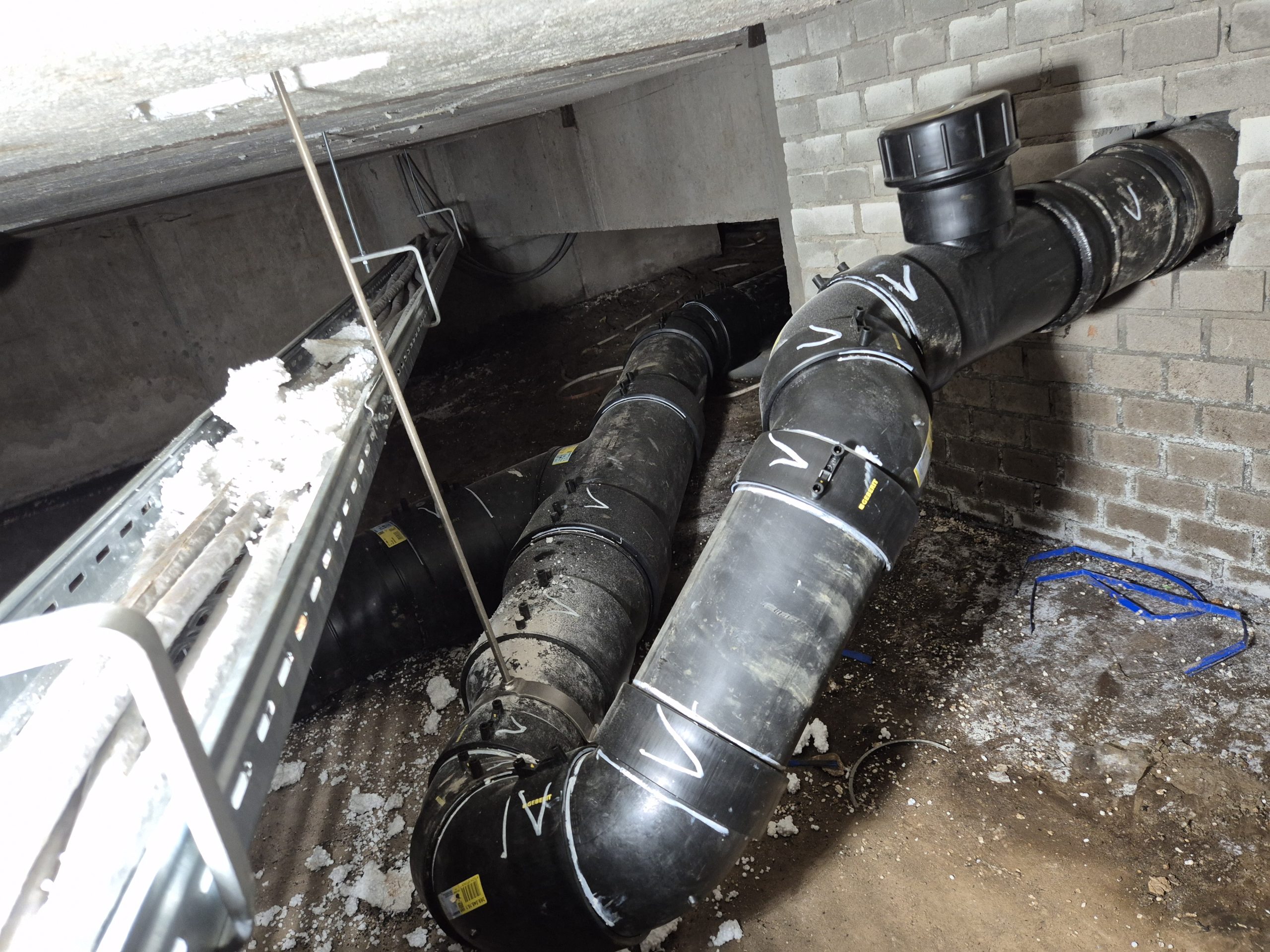 Regenwaterafvoer onder Schiphol Airport door Installaties Pawluk