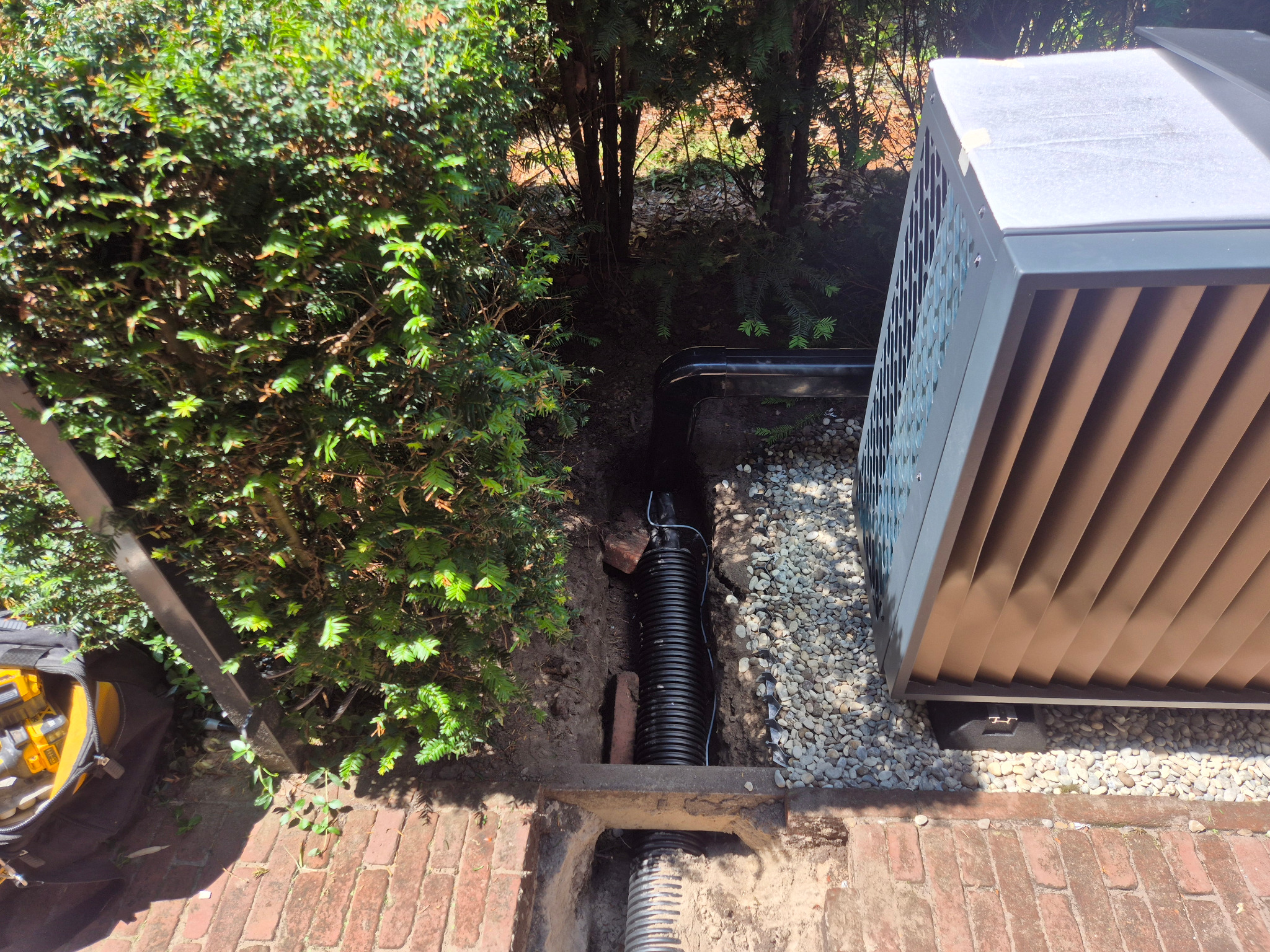 Plaatsing van een AO-warmtepomp door Installaties Pawluk