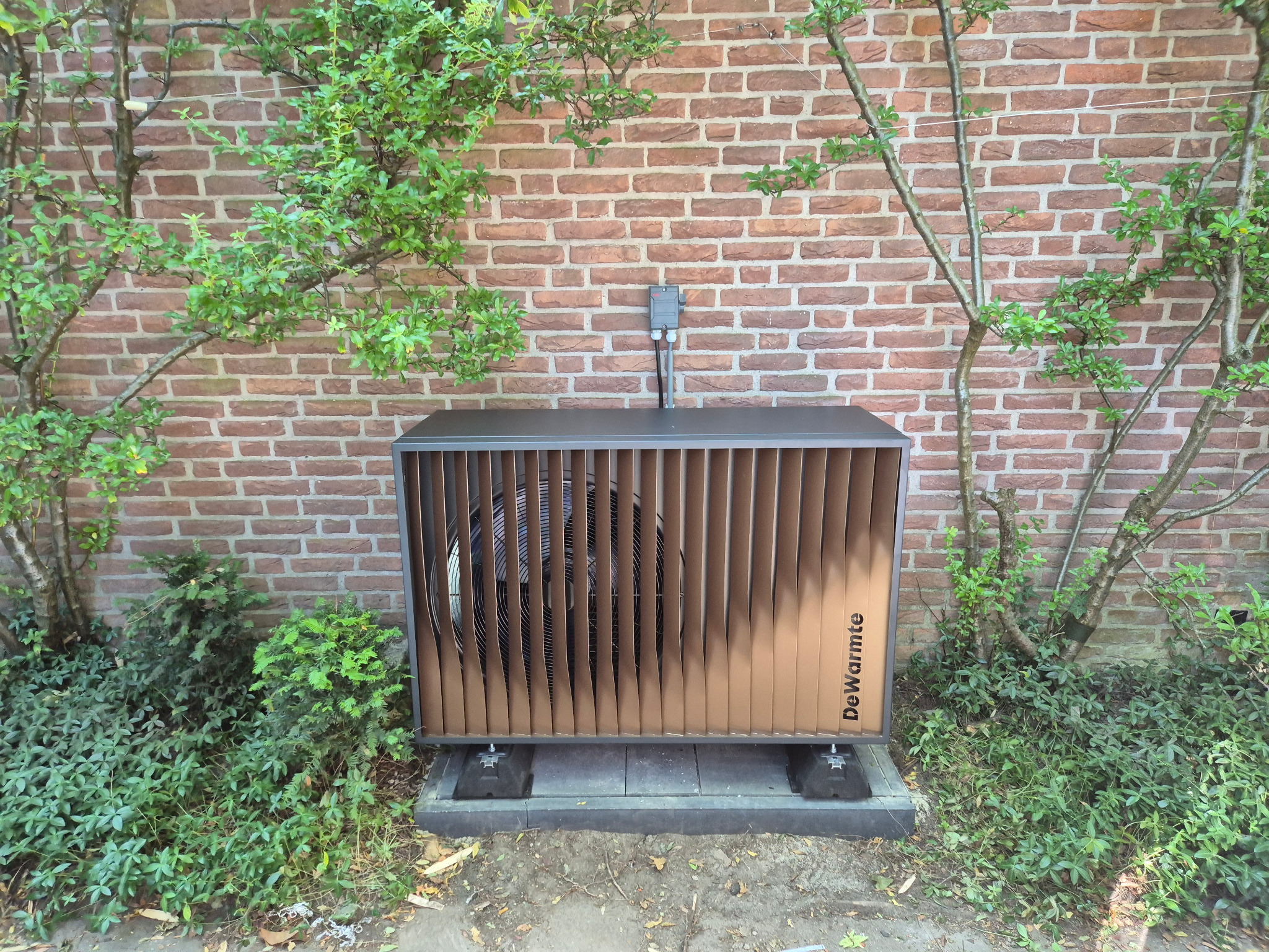 Buitenunit van een warmtepomp door Installaties Pawluk