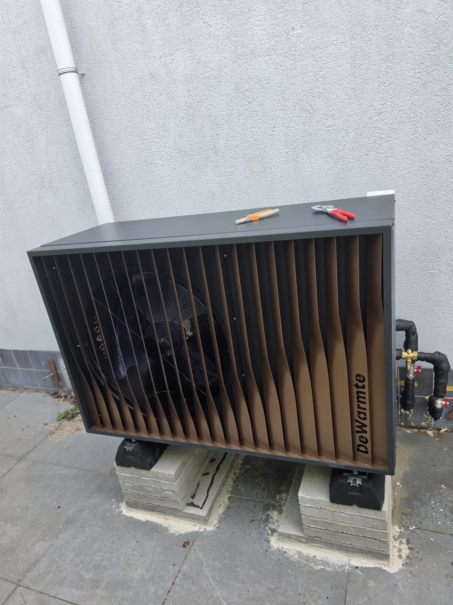Opgeleverde warmtepomp door Installaties Pawluk